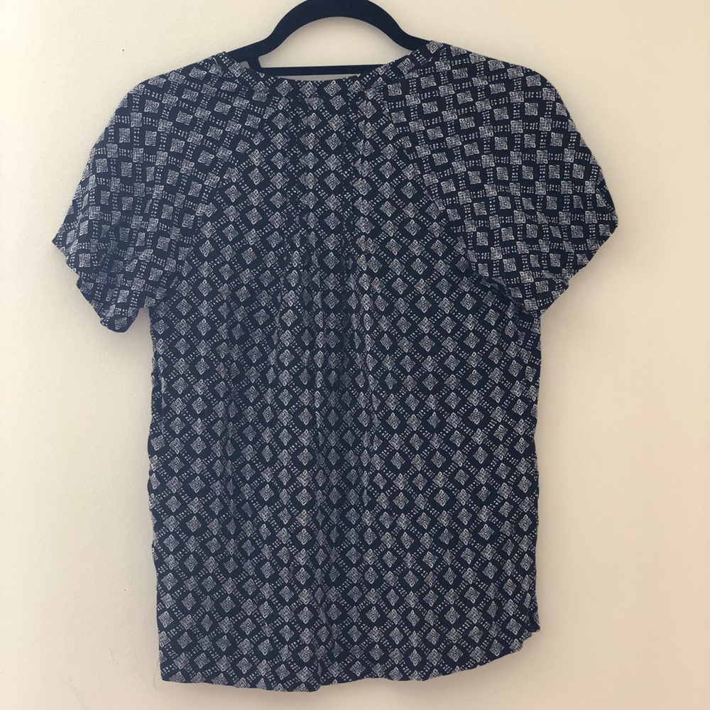 SS V-Neck Old Navy Top - Picture 2 of 3